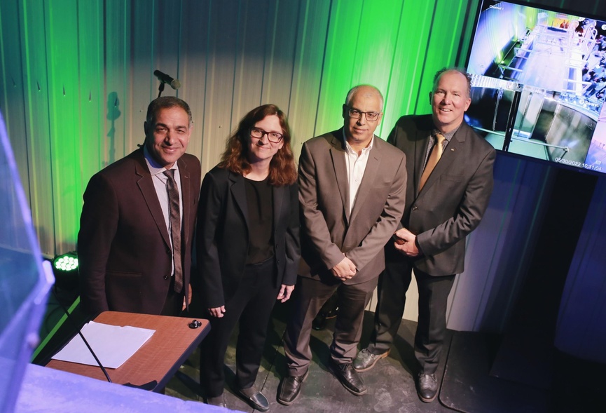 Ali Saeidi, professeur-chercheur au Département des sciences appliquées de l'UQAC et titulaire de la Chaire de recherche du Canada en prévision et prévention des risques liés aux aléas hydro-géotechniques; Annick Bigras, directrice Expertise Barrage et infrastructures, Hydro-Québec; Mohamed Bouazara, vice-recteur à la recherche à la création et à l’innovation de l'UQAC; et Ghislain Samson, recteur de l'UQAC